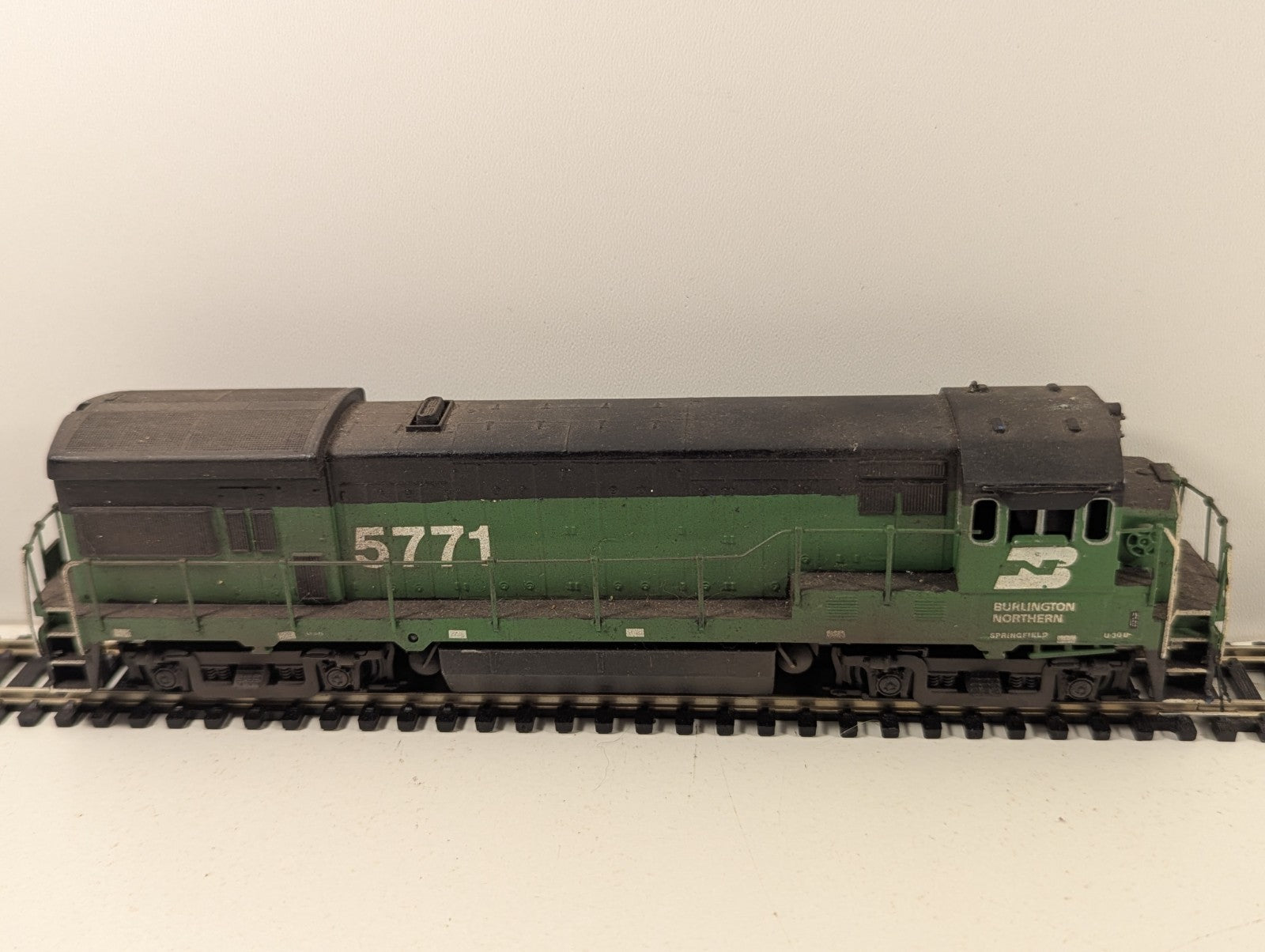 Atlas HO Gauge Burlington Northern GE U30B Dummy Diesel Locomotive