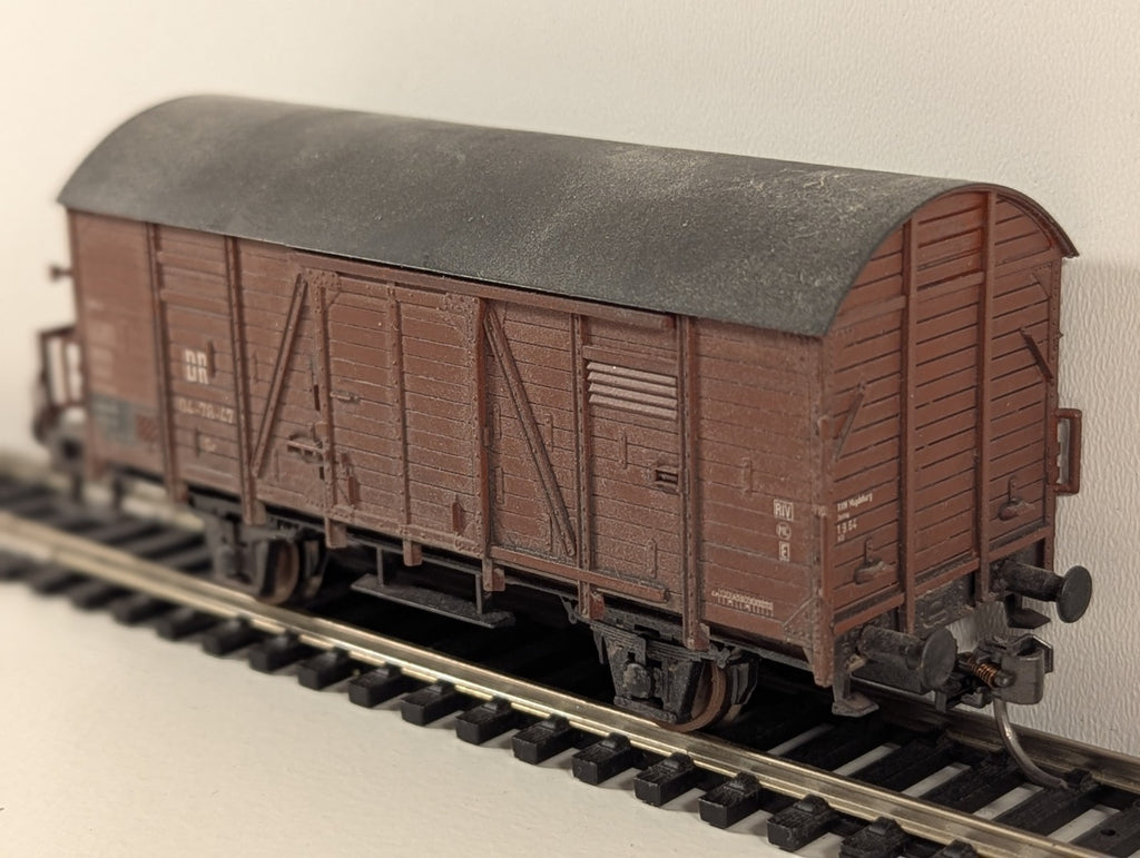 Piko 5-6452-01 – Covered Goods Van with Brakeman’s Cab (H0 Gauge)