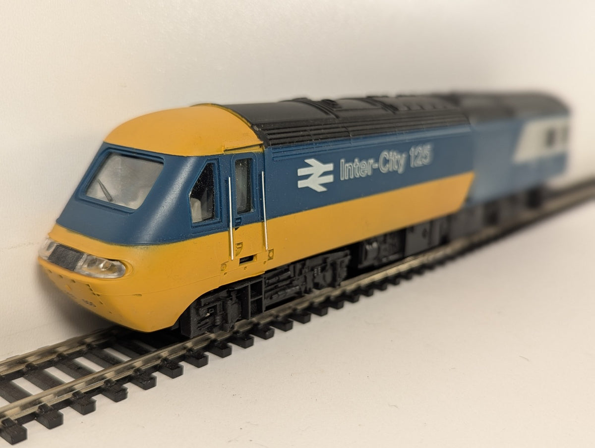 Hornby OO Gauge Class 43 HST Dummy Car Diesel Locomotive 43011