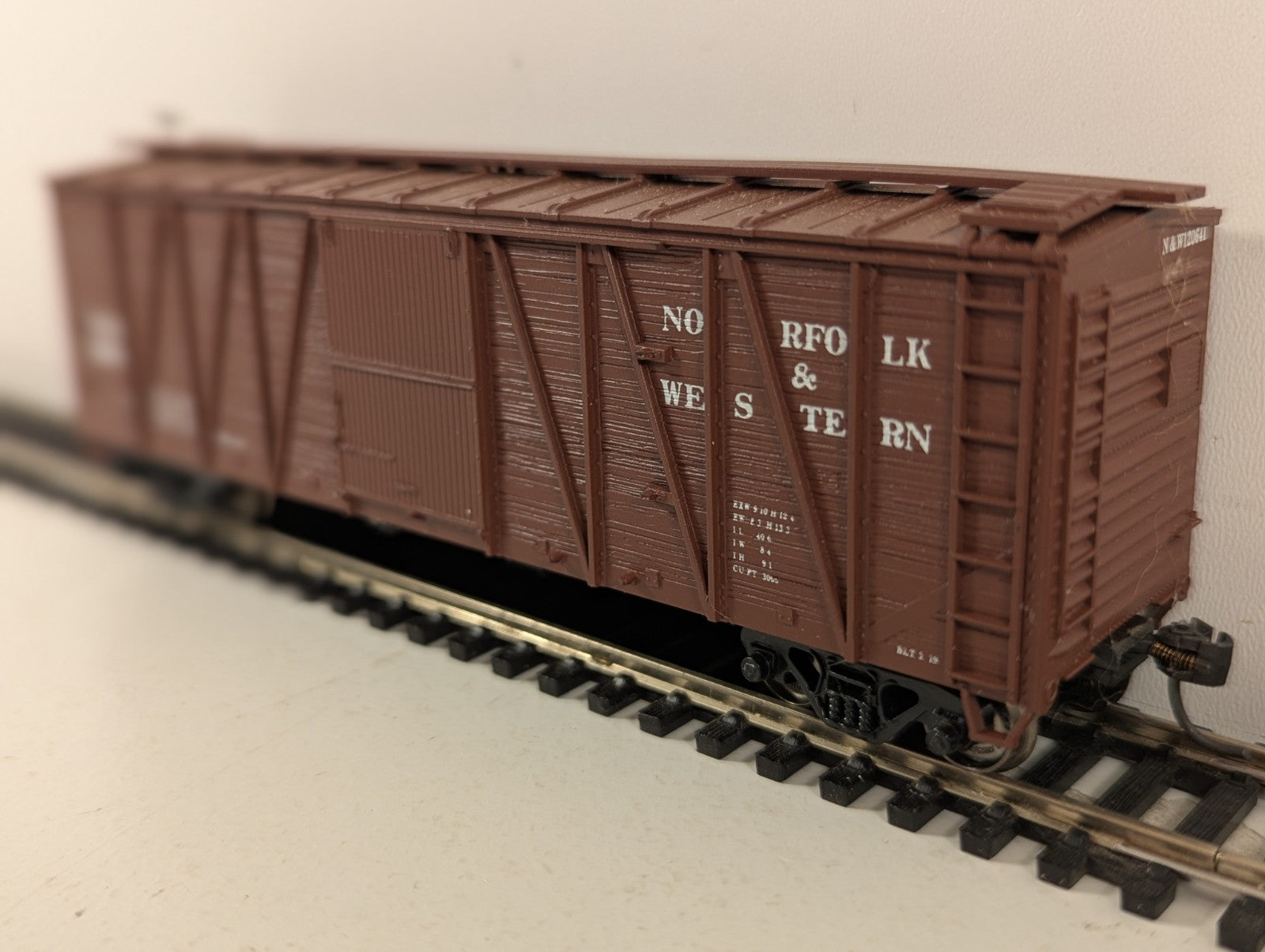 Roundhouse HO Gauge Outside Braced Wooden Boxcar 120641 Norfolk & Western