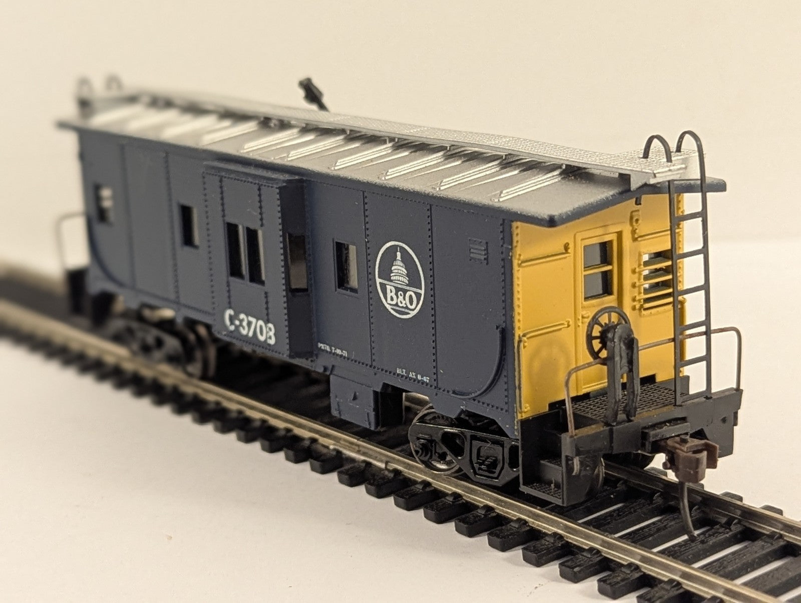 Athearn HO Gauge Bay Window Caboose C-3708 Baltimore & Ohio