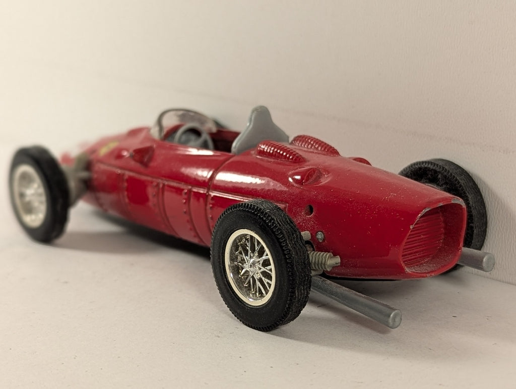 1/35 Scale Ferrari 1961 156 F1 Die-cast Car 38 Red
