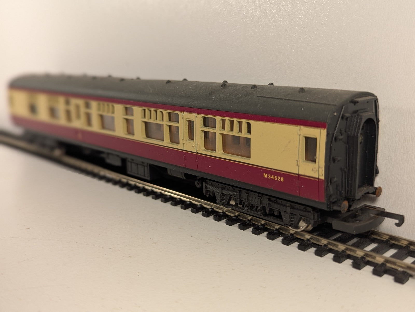 Lima OO Gauge LMS Stanier Corridor First Passenger Coach M34628