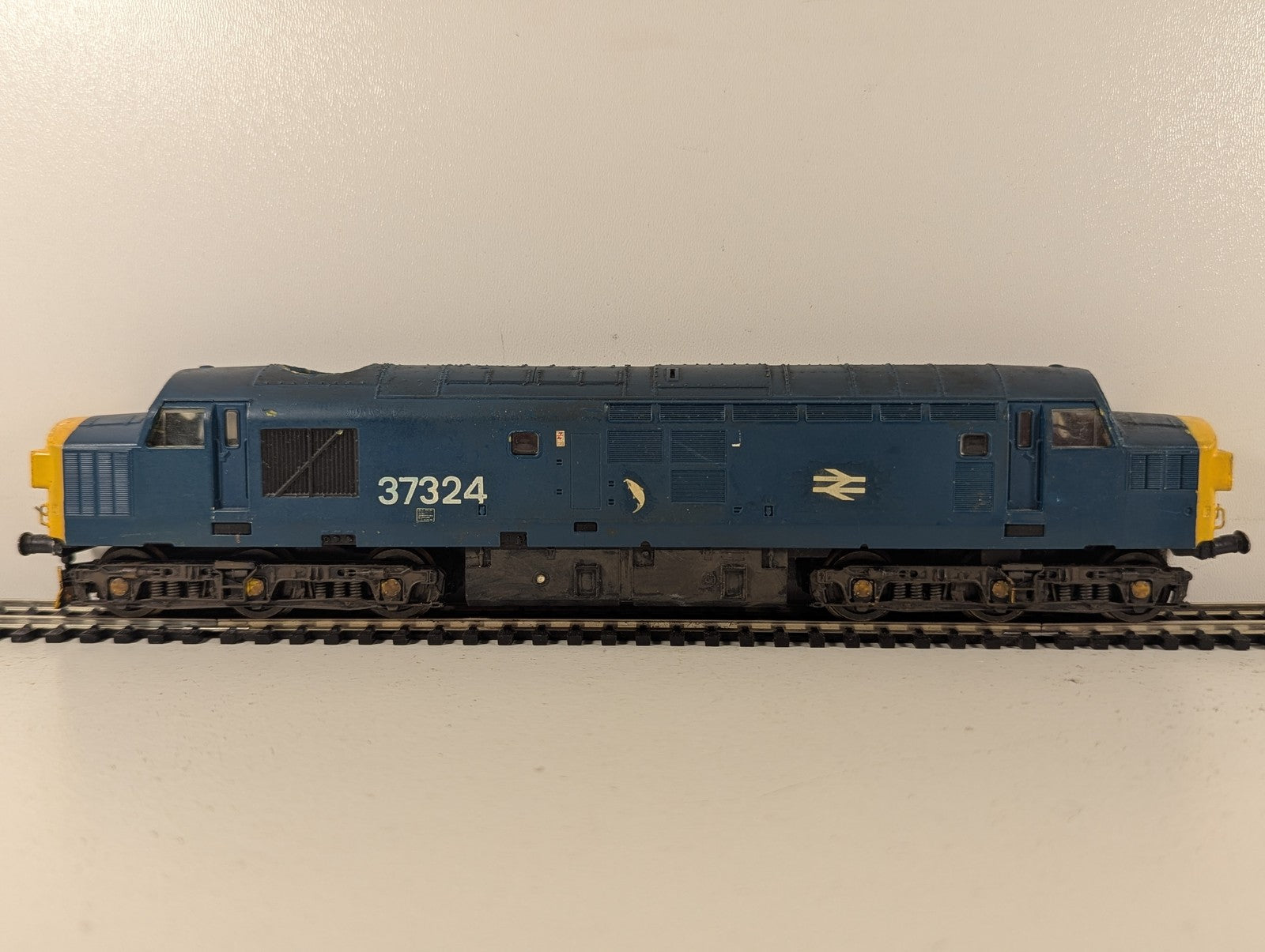 Lima OO Gauge Class 37 Diesel Locomotive 37324 BR Blue 205220 Spares or Repair