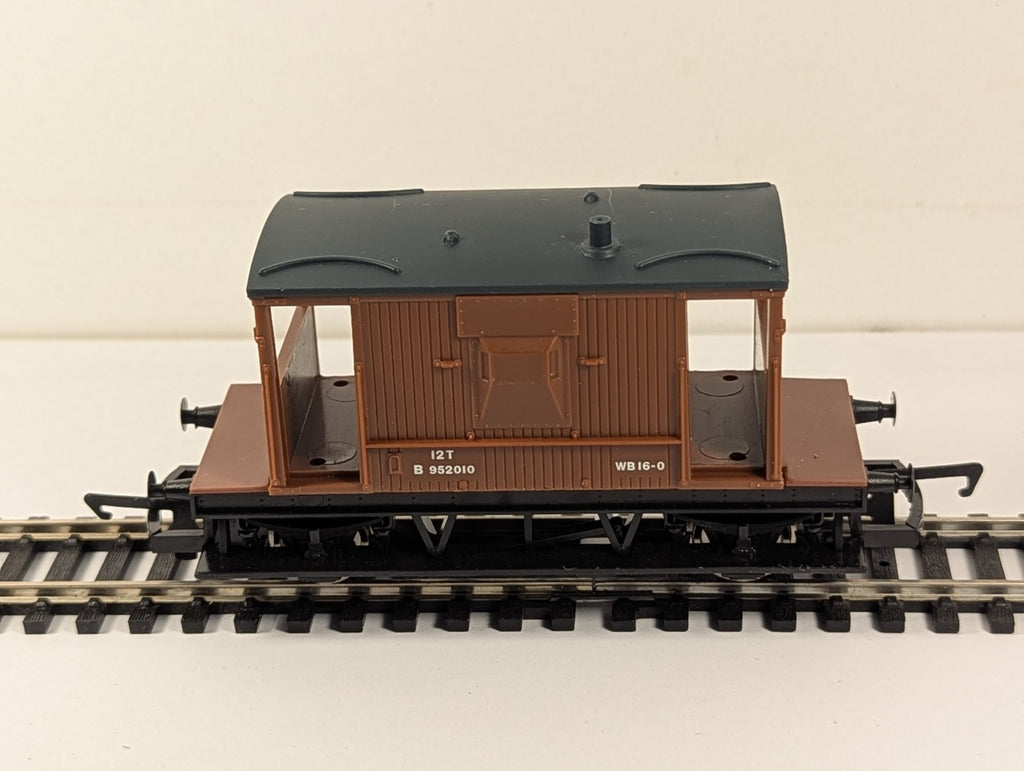 Hornby OO Gauge BR 20 Ton Brake Van Goods Wagon B952010 BR Bauxite
