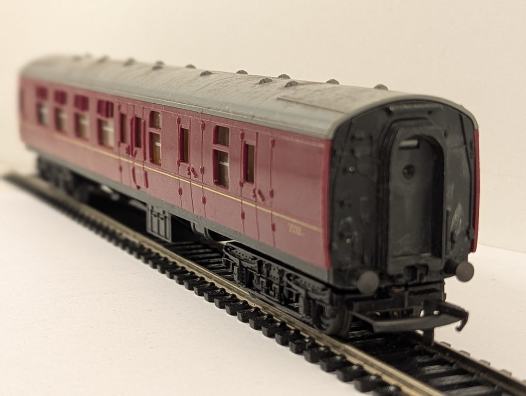 Tri-ang Hornby R423 OO Gauge Mk1 Brake Coach BR Maroon Missing Buffer