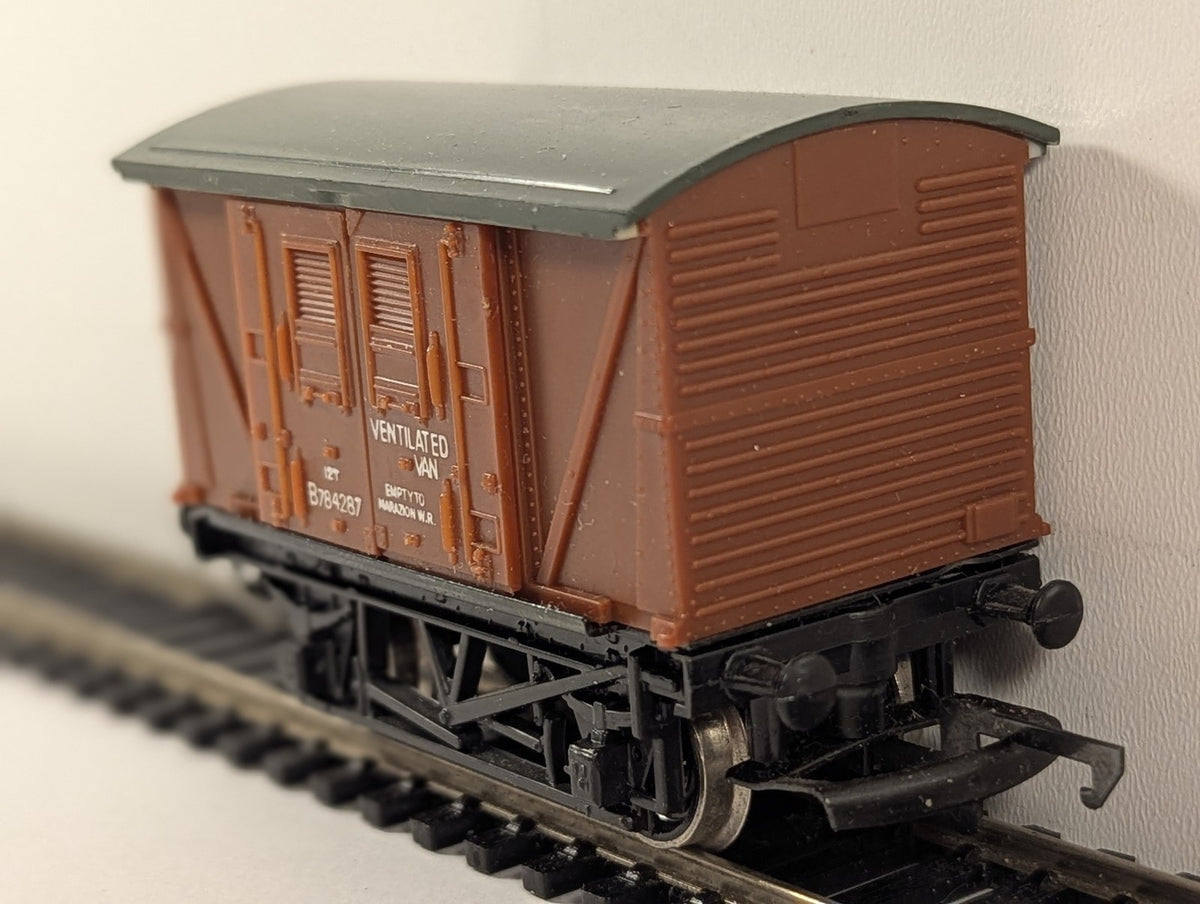 Hornby OO Gauge BR Ventilated Van Goods Wagon B784287 BR Bauxite R.205