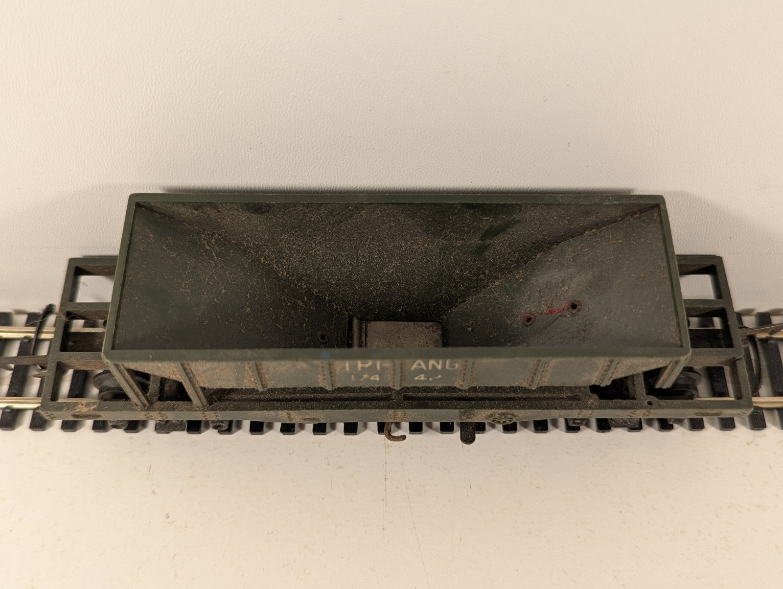 Tri-ang R111 OO Gauge Dark Green Hopper Wagon - Damaged