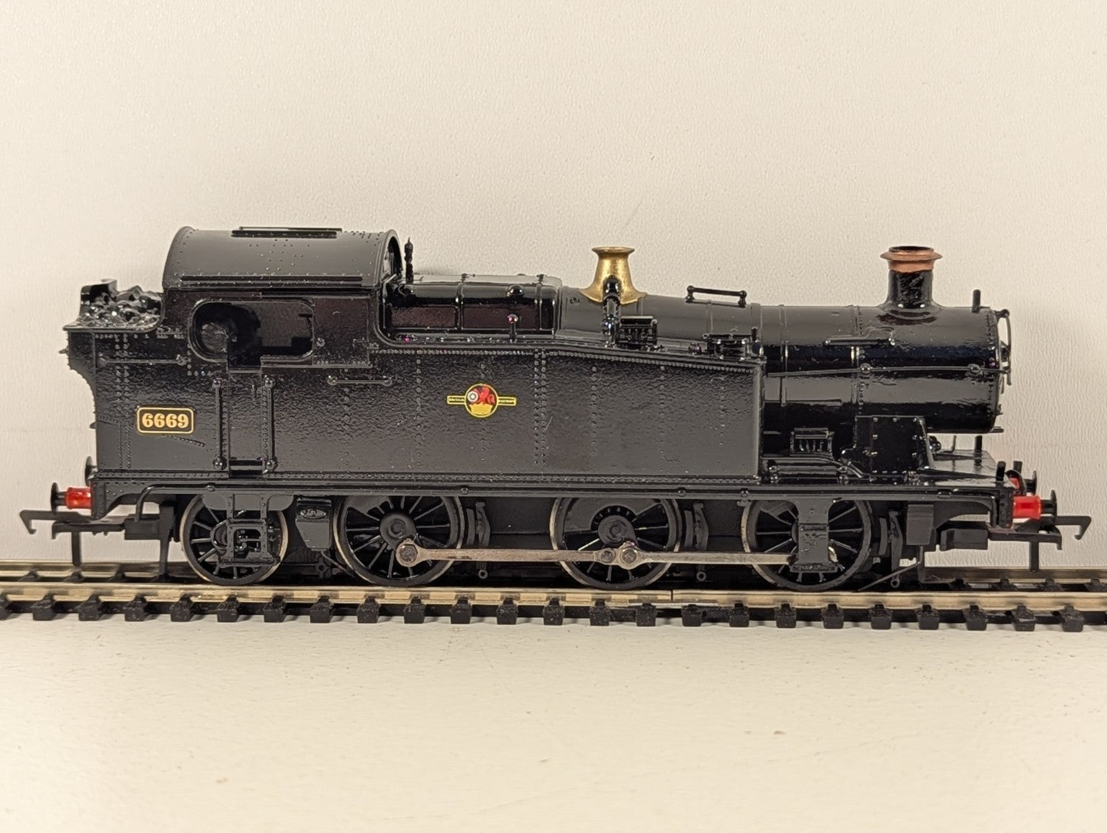 Bachmann 32-077 Class 56XX Tank Locomotive 6669 BR Unlined Black