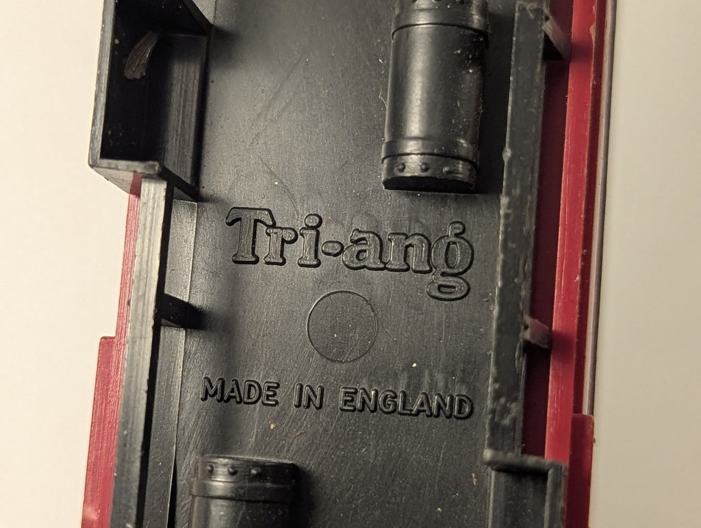 Tri-ang OO Gauge BR Composite Coach Coaching Stock M24001 BR Crimson and Cream