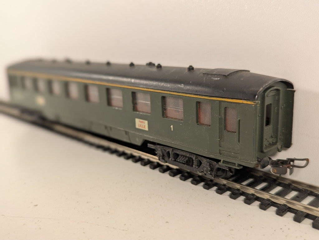 Hornby-Acho SNCF 1st Class Passenger Coach Green HO Gauge - Missing Coupler