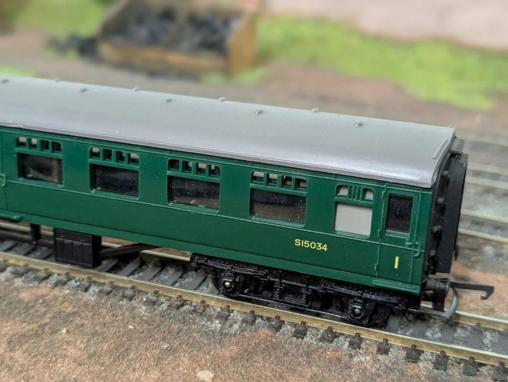 Triang OO Gauge R29/221 SR Main Line Composite Coach S15034