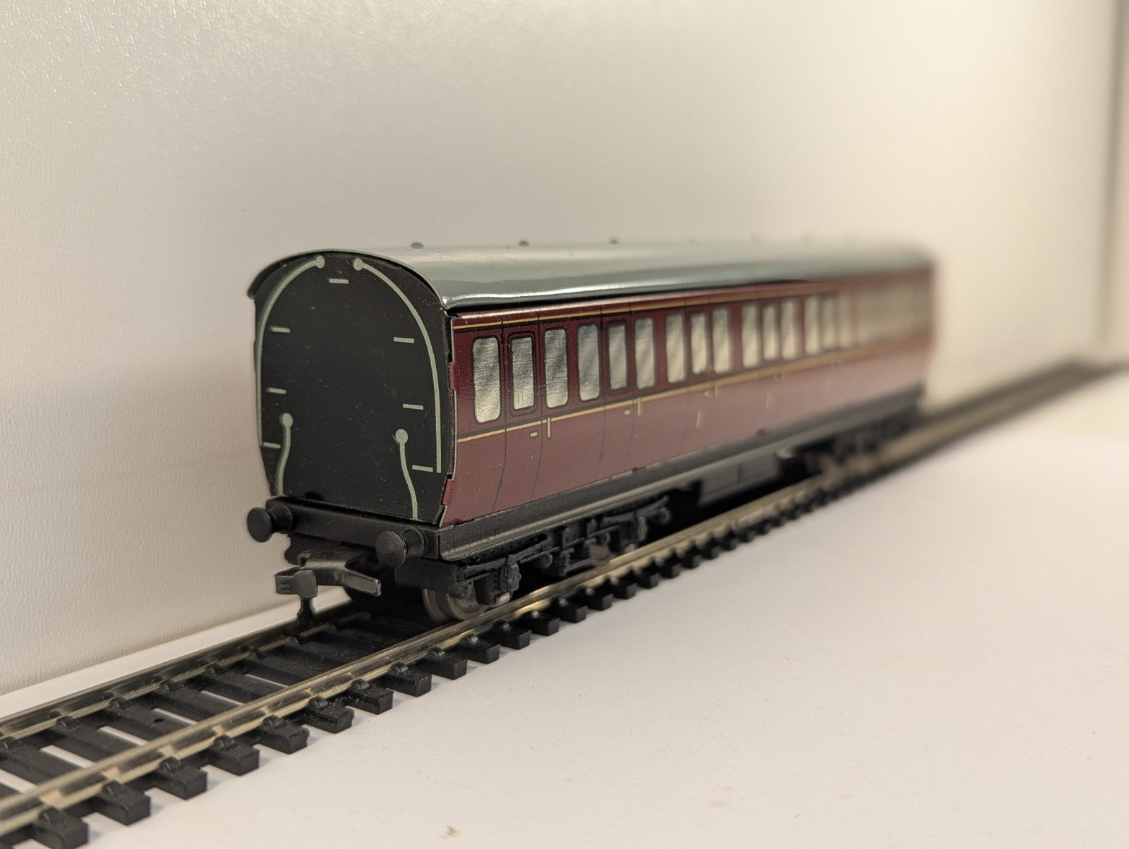 Hornby-Dublo 32017 OO Gauge D12 1st class suburban Coach - Boxed