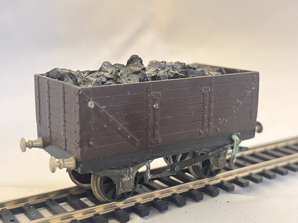 Graham Farish OO Gauge 7 Plank Wagon Brown