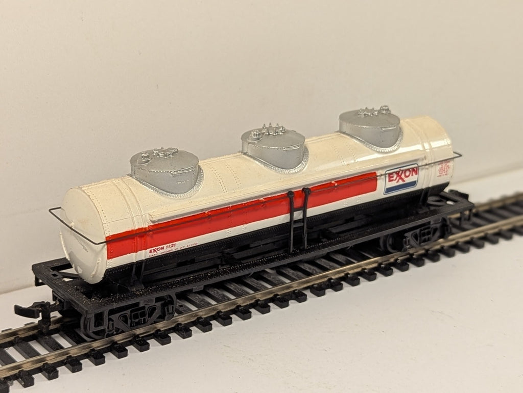 Bachmann HO Gauge Exxon 3-Dome Tank Car