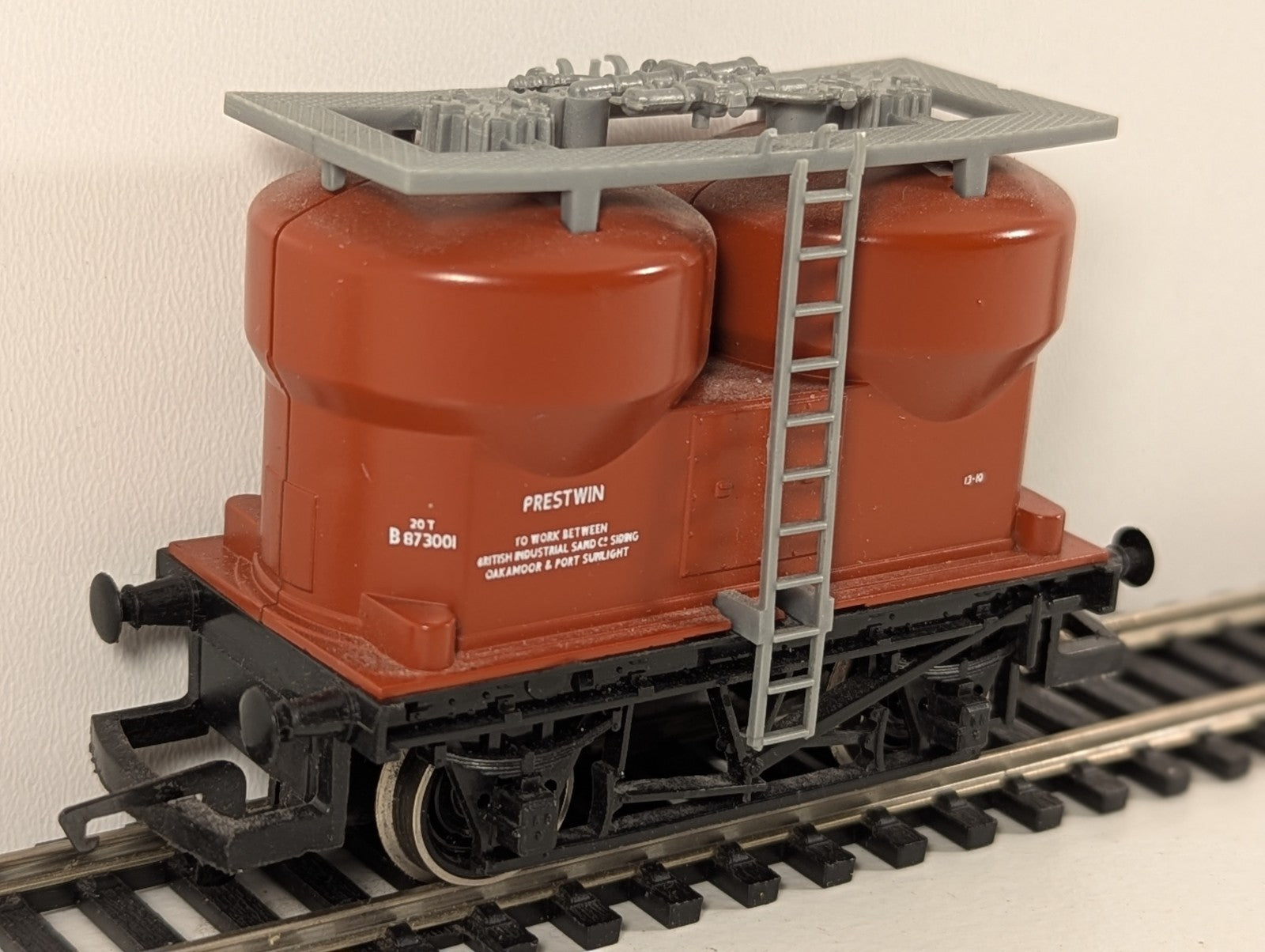 Hornby R723 Prestwin Twin Silo Wagon B873001 BR Bauxite OO Gauge