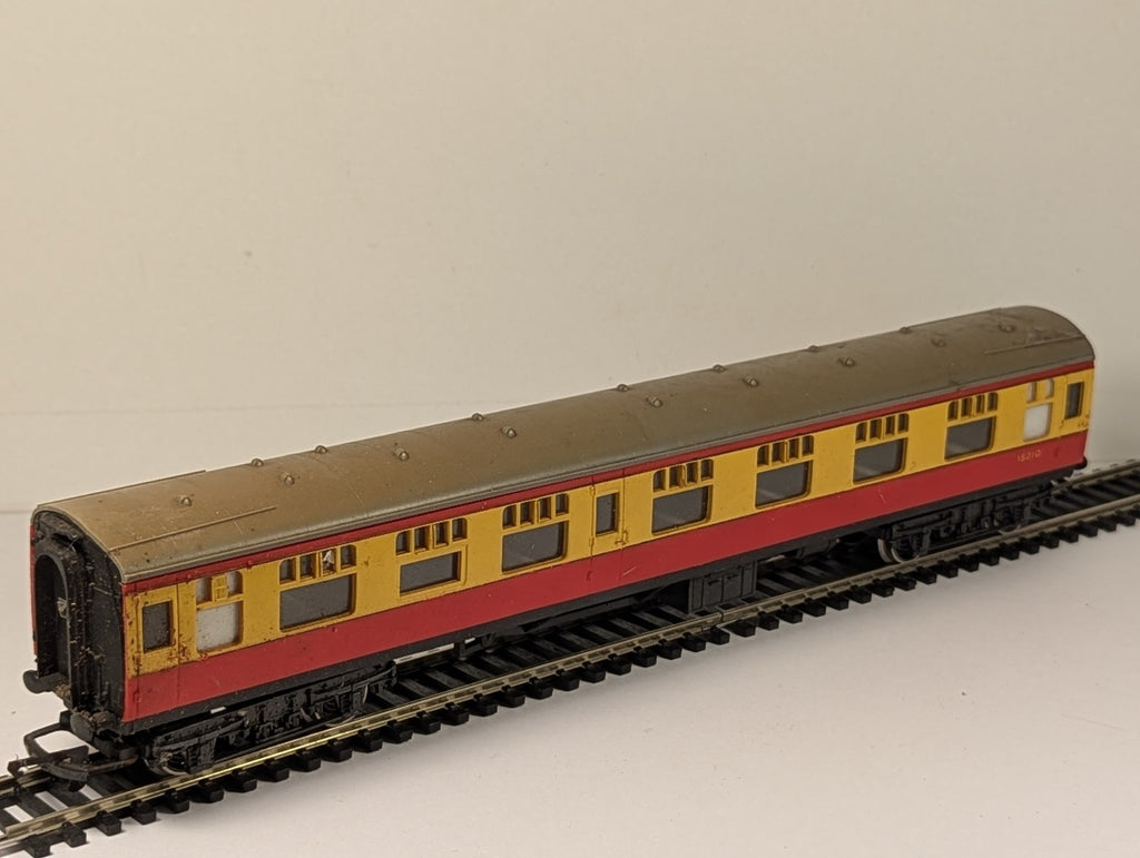 Hornby OO Gauge LMS Composite Coach Passenger Coach 15210 BR Crimson