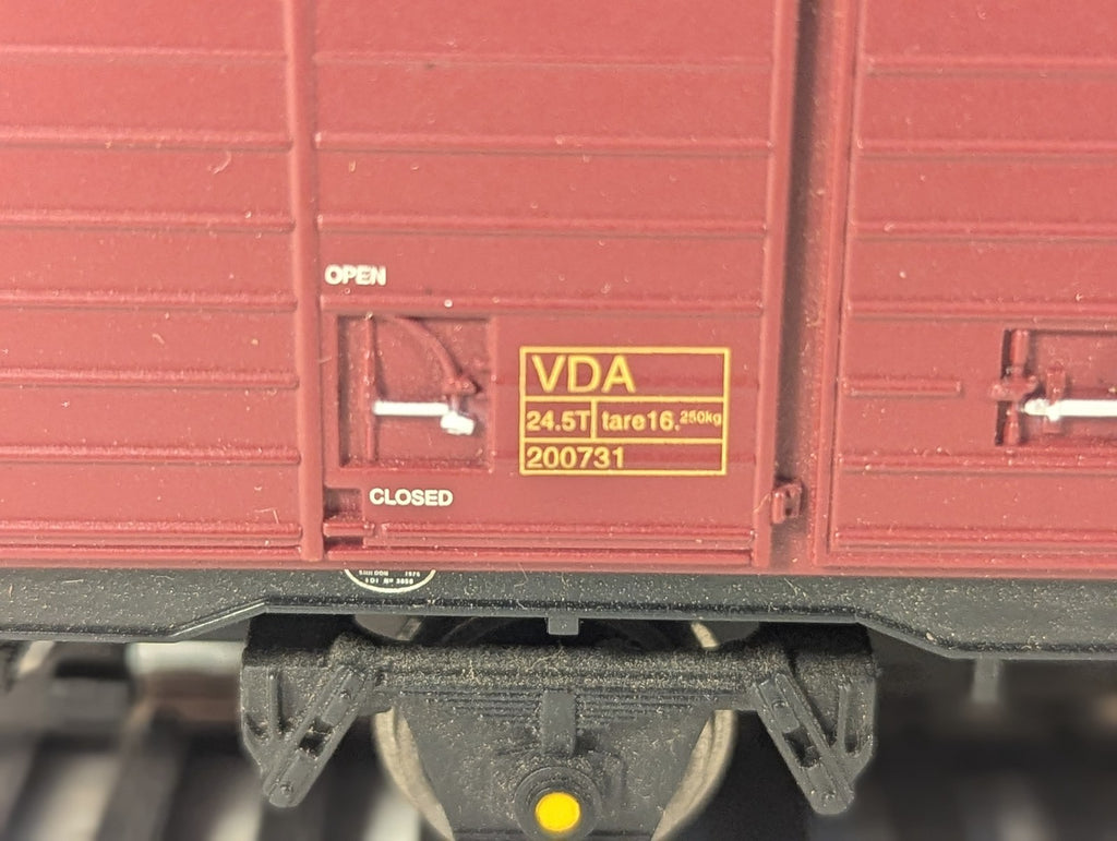 Hornby OO Gauge VDA Sliding Wall Van Goods Wagon 200731 EWS Maroon & Gold R6287