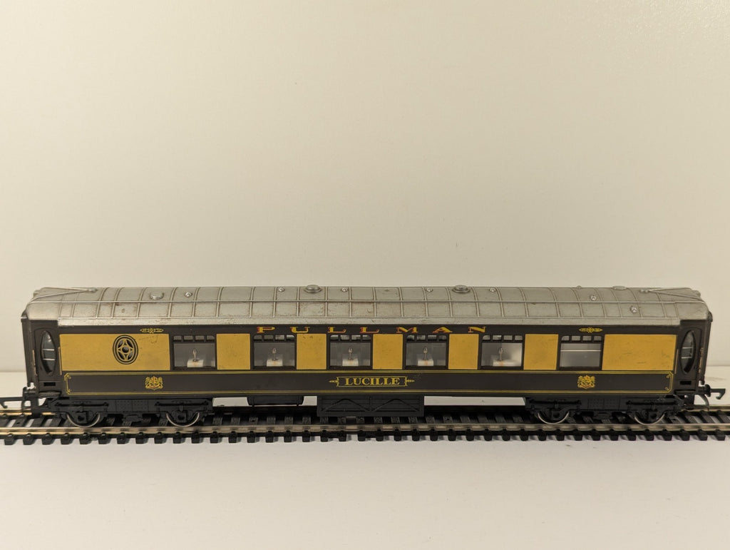 Hornby OO Gauge Pullman Parlour Car Lucille