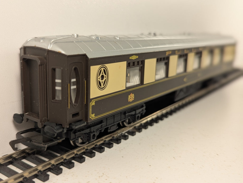 Hornby OO Gauge Pullman Parlour Car Passenger Coach Pullman Umber & Cream