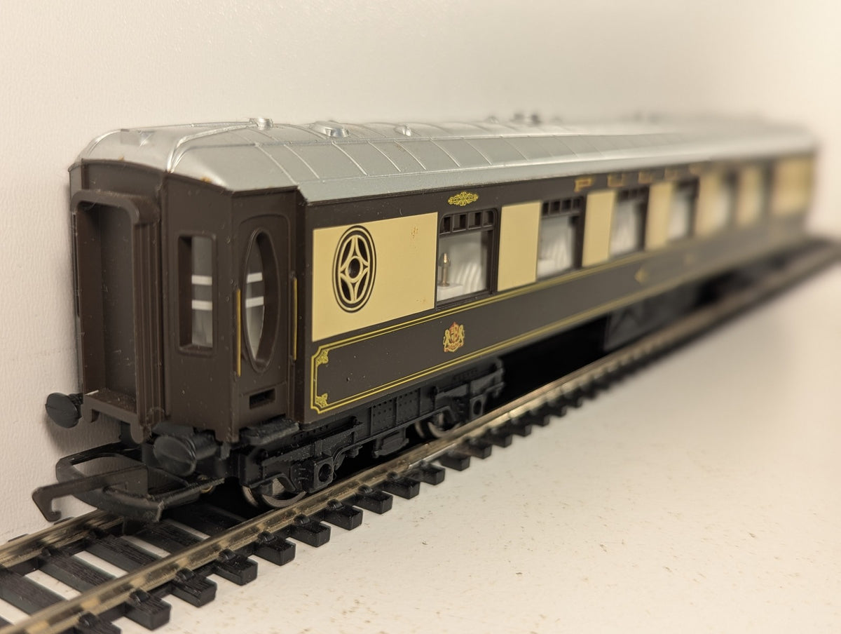 Hornby OO Gauge Pullman Parlour Car Passenger Coach Pullman Umber & Cream