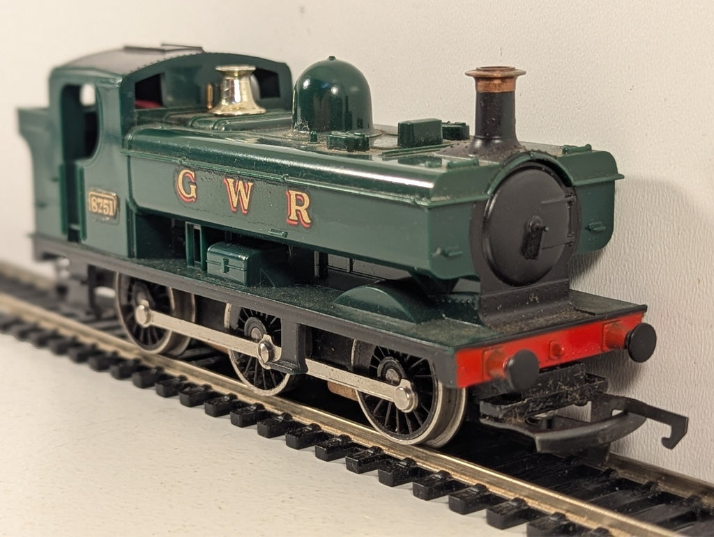 Hornby Railways R041 GWR 0-6-0 Pannier Tank Locomotive - damaged number plate
