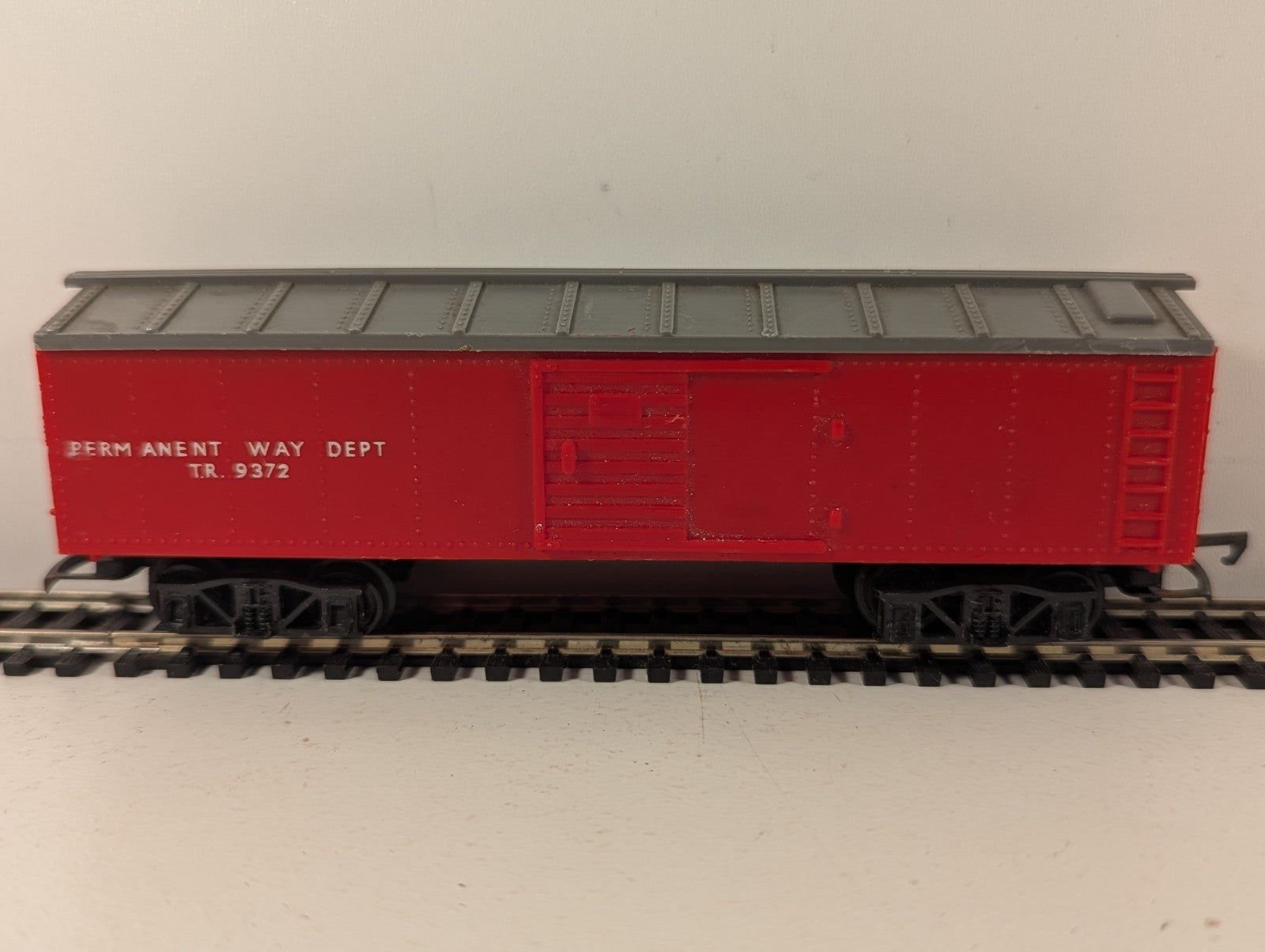 Tri-ang OO Gauge Transcontinental Permanent Way Box Car Goods Wagon