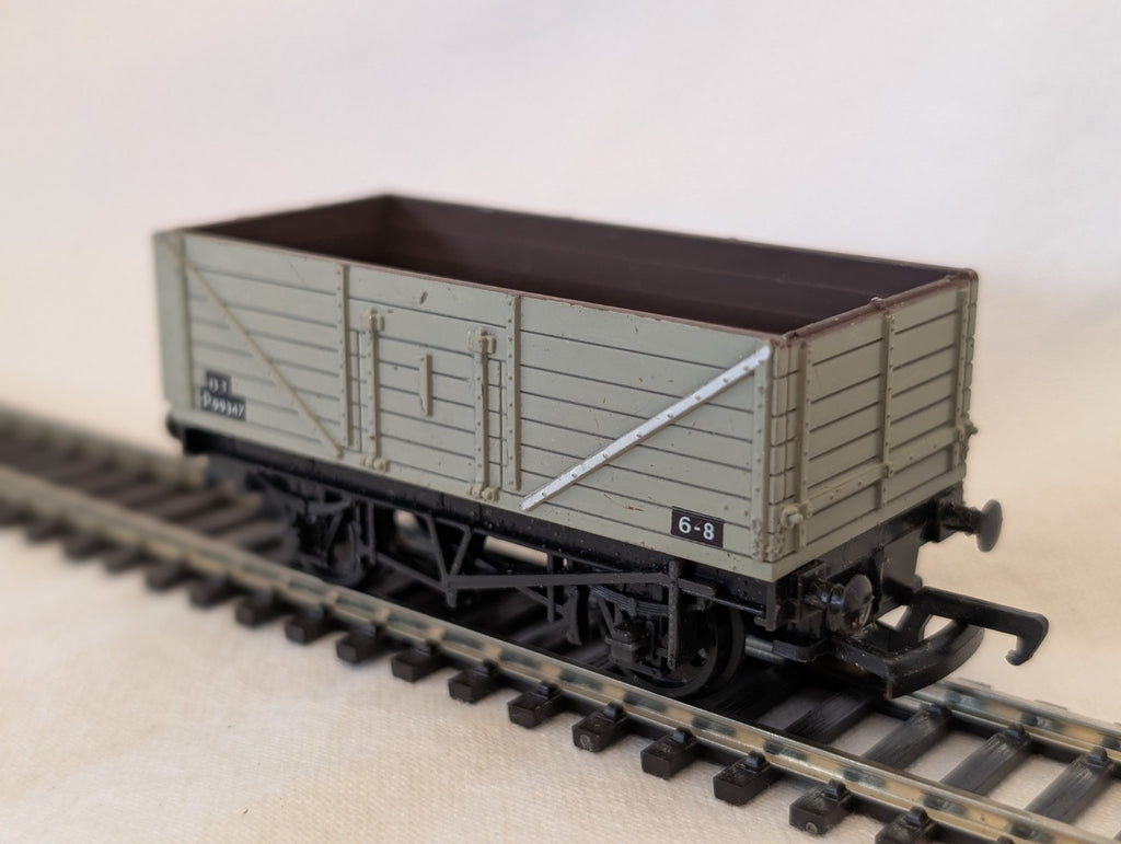 Mainline OO Gauge 7-Plank Open Wagon P99347 BR Grey 37-142