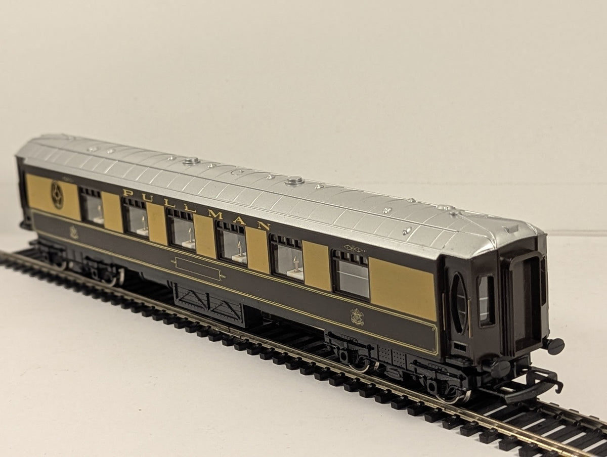 Hornby Railways OO Gauge Pullman Coach Passenger Coach Pullman Umber and Cream