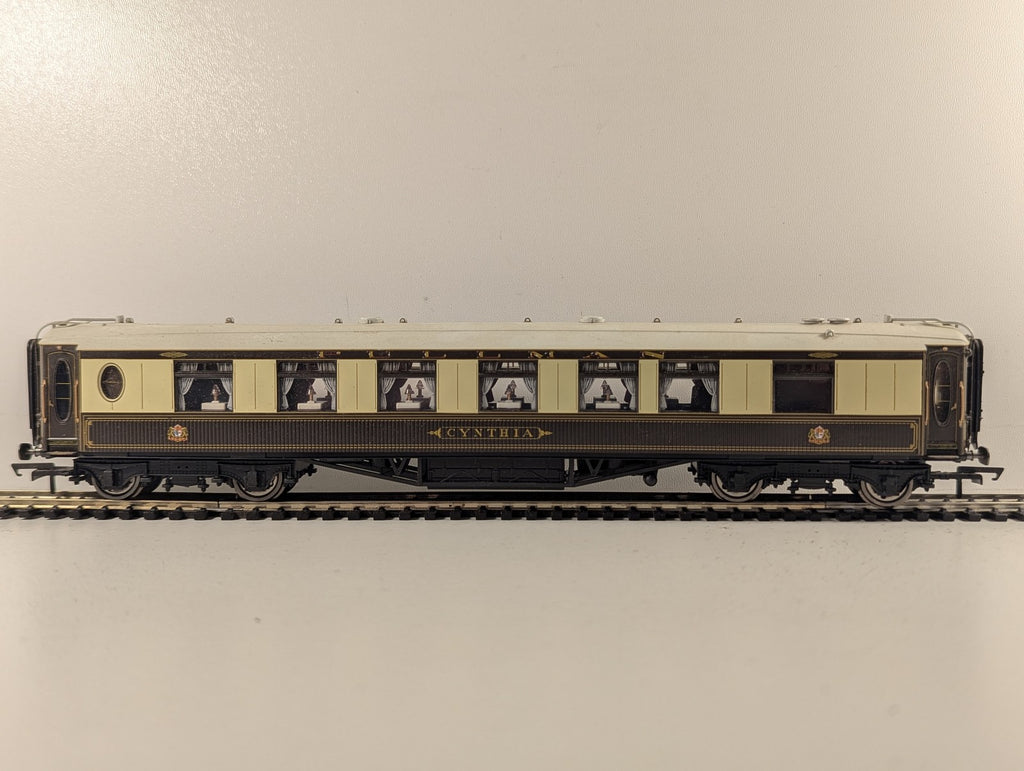 Hornby OO Gauge Pullman First Class Parlour Car 'Cynthia' Passenger Coach