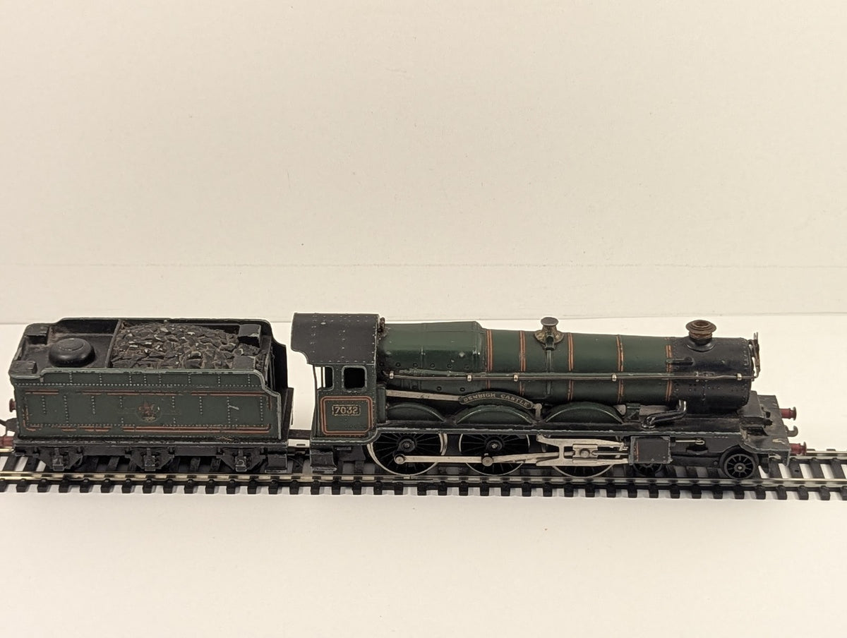 Hornby Dublo OO Gauge Castle Class 4-6-0 'Denbigh Castle' Steam Locomotive 7032