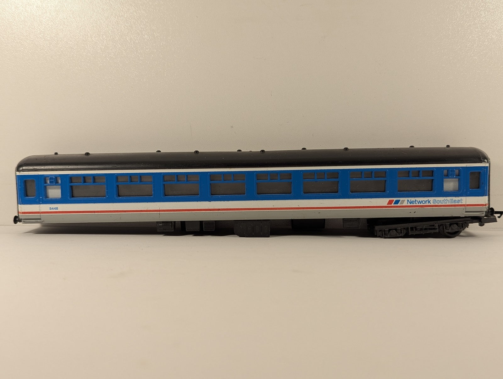 Lima OO Gauge British Rail Mark 1 TSO Passenger Coach 5448 Network SouthEast