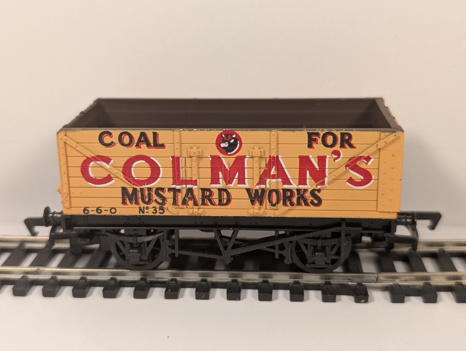 Mainline 37-127 OO Gauge 7 Plank Wagon Colman’s Mustard