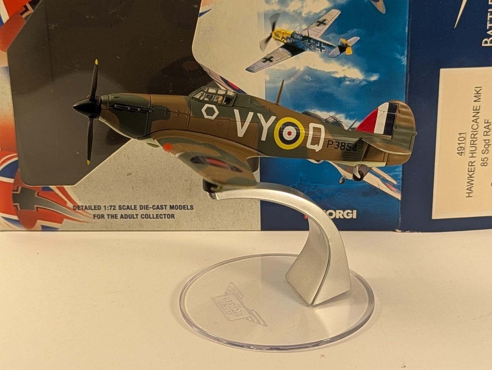 Corgi 49101 1:72 Hawker Hurricane MkI 85 Sqd RAF Sqd Ldr Peter Townsend
