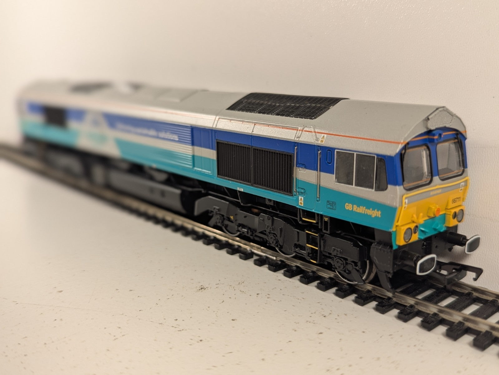 Bachmann Aggregates Class 66 66711 'Sence' Diesel Locomotive  DCC Ready
