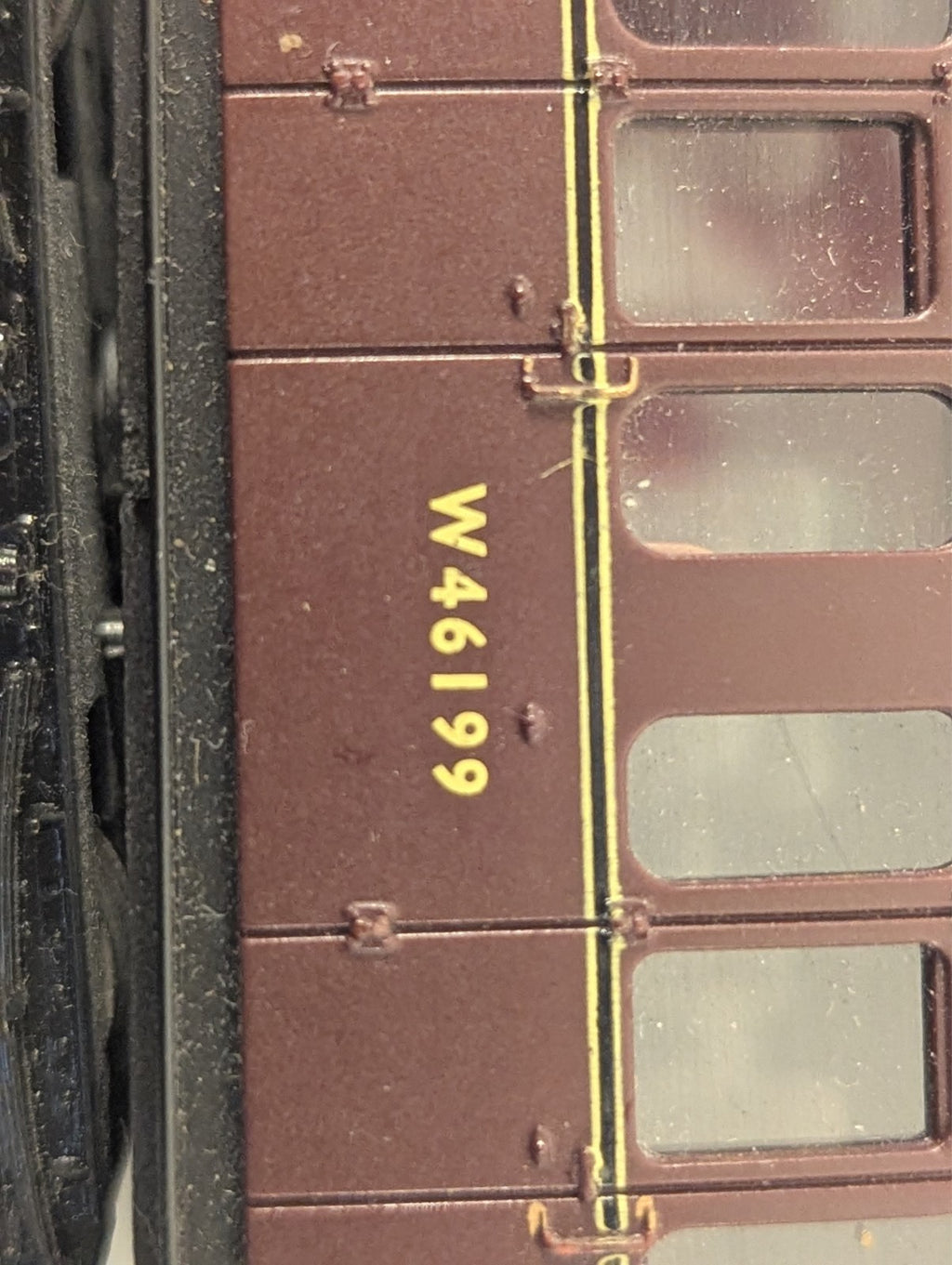 Bachmann Branchline OO Gauge BR Mk1 57ft Suburban Coach