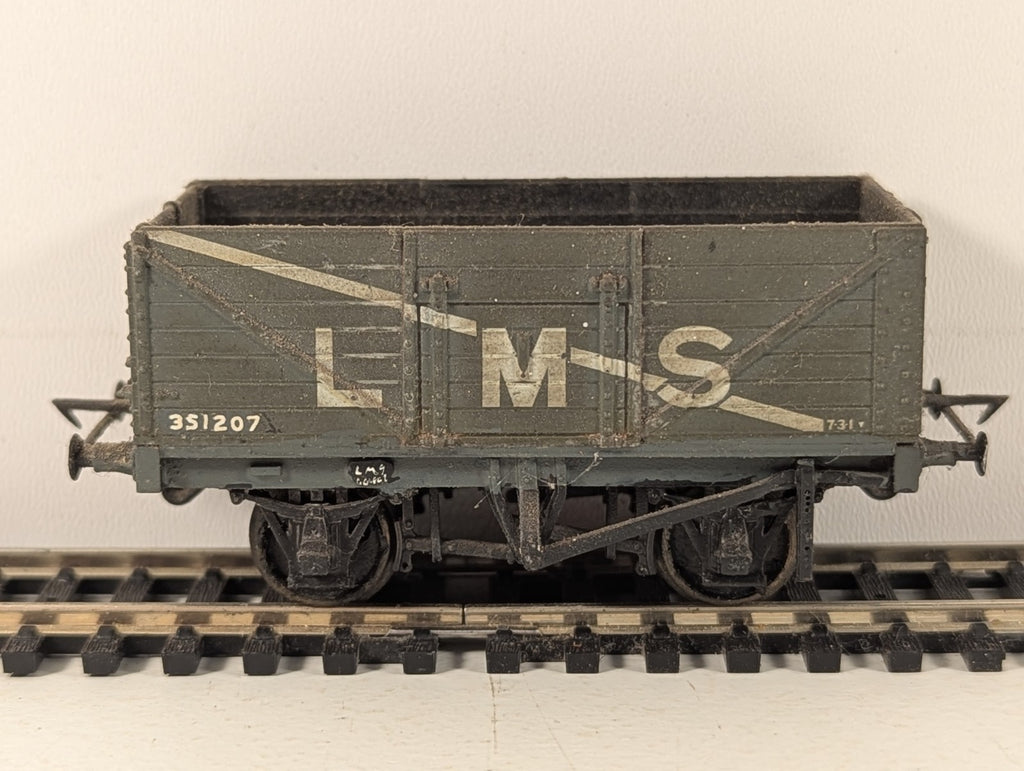 Kitbuilt OO Gauge LMS 7-Plank Mineral Wagon - Grey