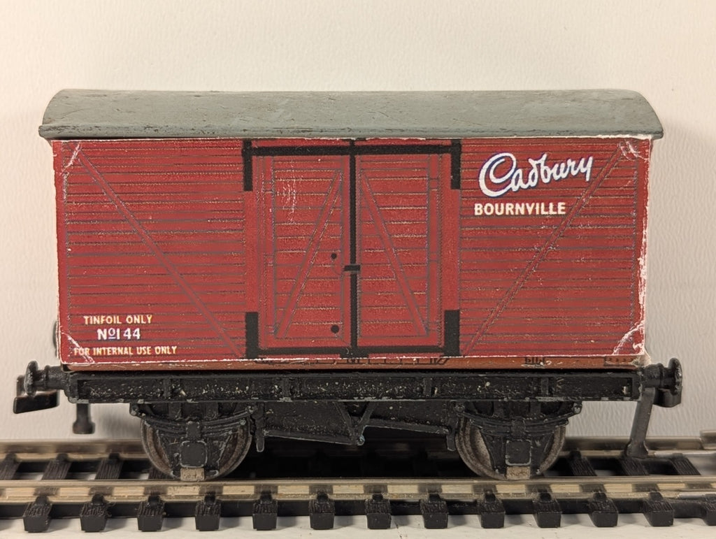 Hornby OO Gauge Cadbury Ventilated Box Van – Scratched Decal