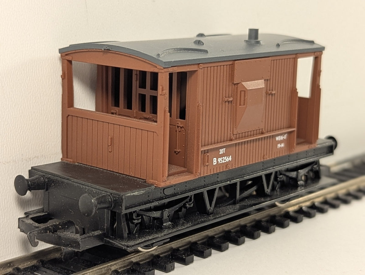 Hornby OO Gauge BR Brake Van Goods Wagon B952564 BR Bauxite R.729