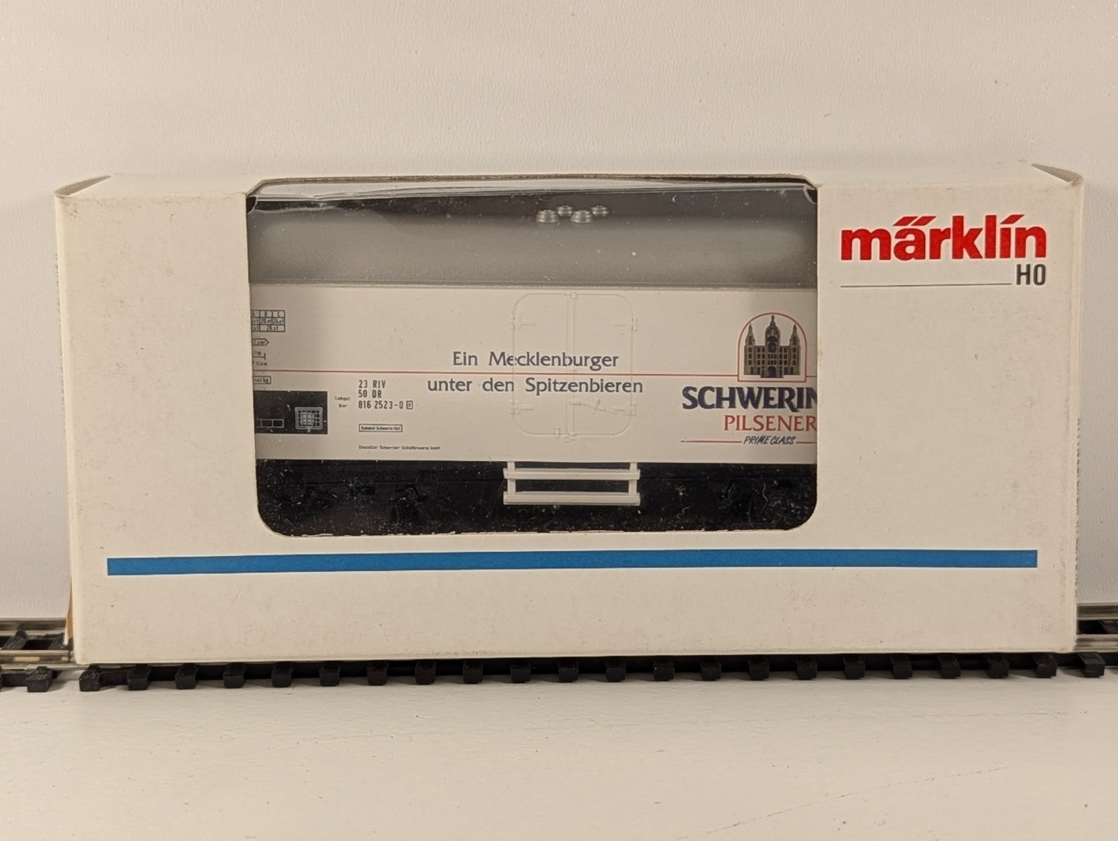 Märklin HO 4418 Schweriner Pilsener Refrigerator Wagon