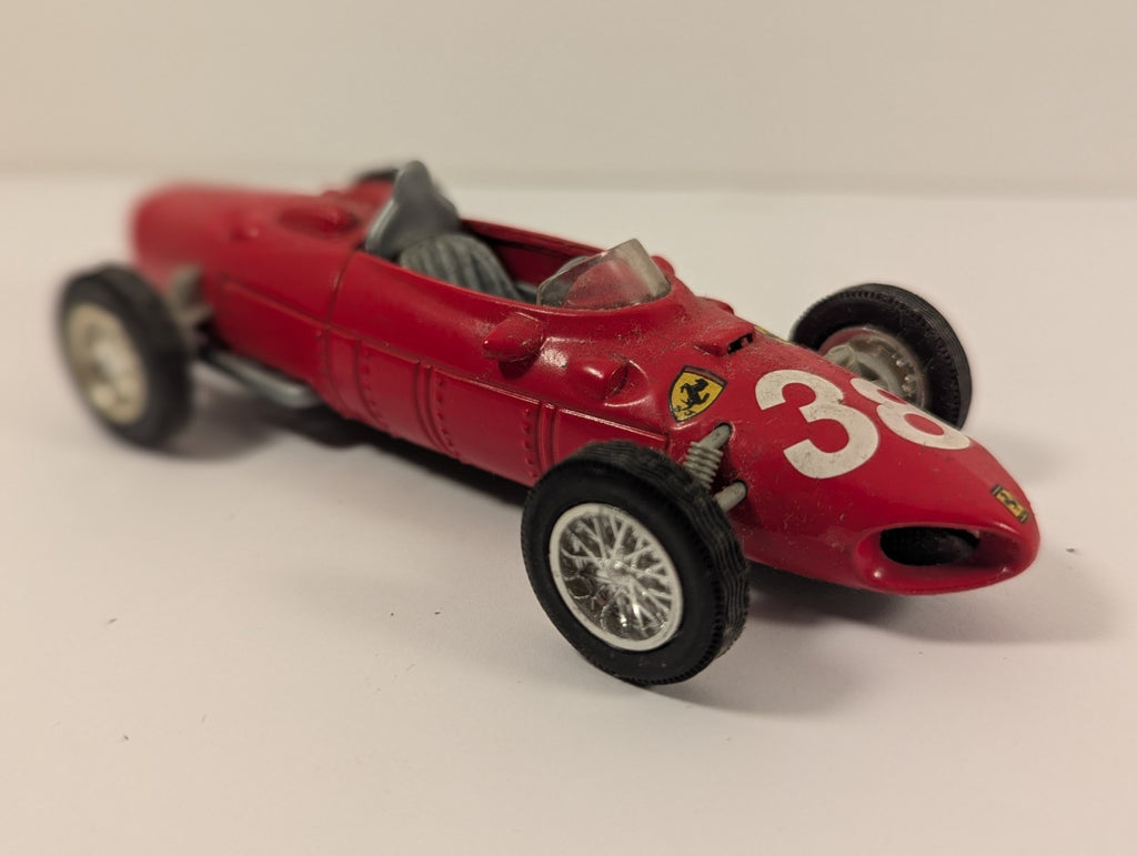 Ferrari 156 F1 #38 Friction Model – 1:35 Scale (1961)