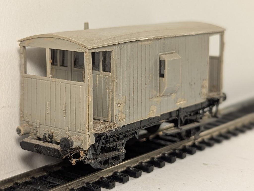 Dapol OO Gauge SR 25t Pillbox Brake Van Unpainted C035