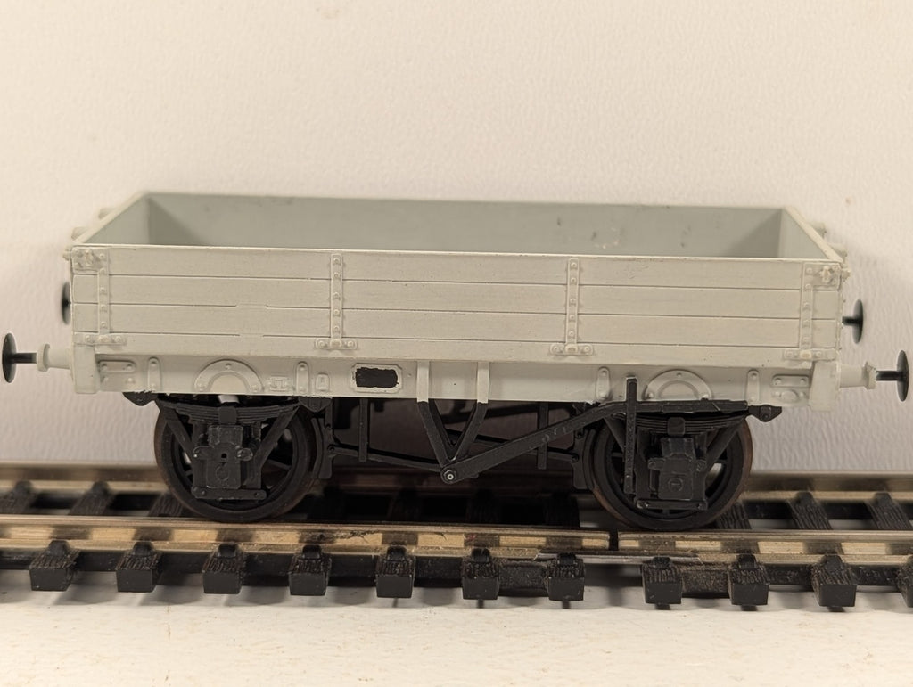 Slaters OO Gauge Midland Railway 4-Plank Open Wagon Grey (Unlettered)
