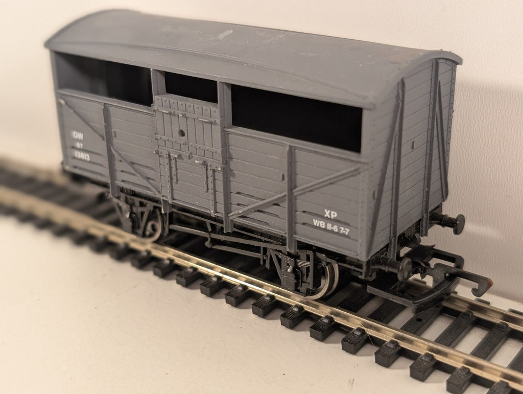 Dapol OO Gauge GWR 8-Ton Cattle Wagon No. 13813