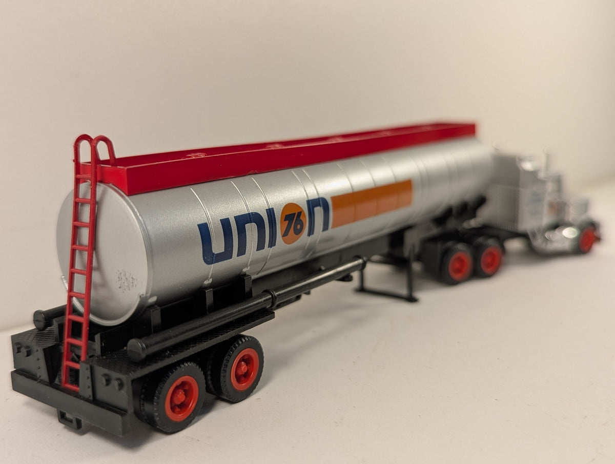 Con-Cor HO Scale Tractor & Oil Tanker Model Truck Union 76 Oil 0004-001004