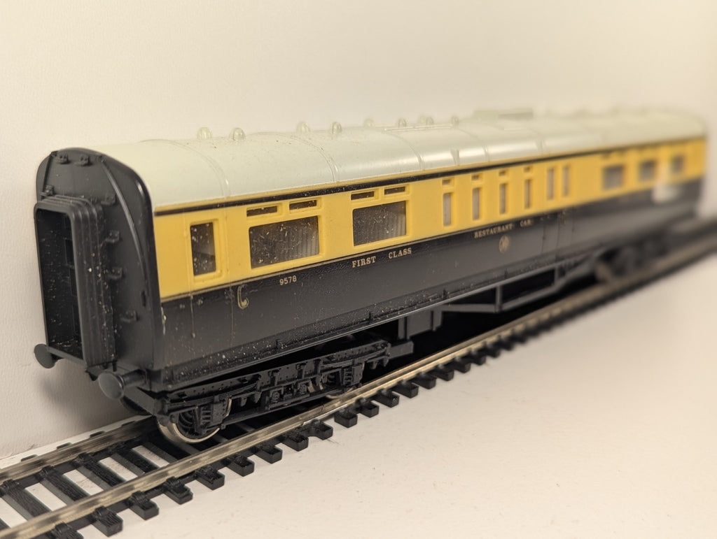 Hornby R454 OO Gauge GWR Collett Restaurant Car No. 9578