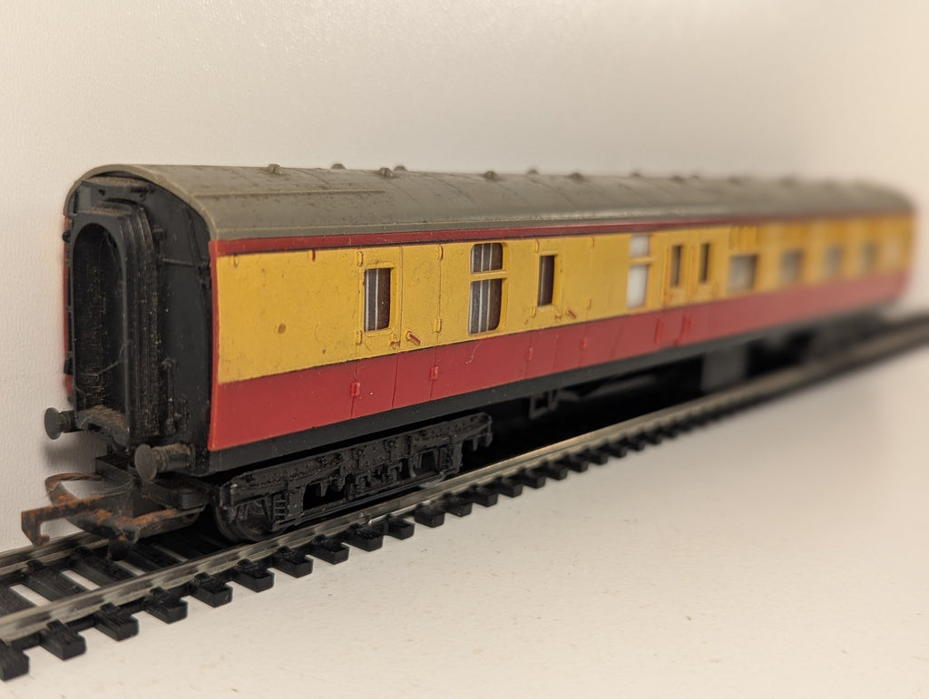 Tri-ang Hornby R627 OO Gauge BR Brake 2nd Coach 34100