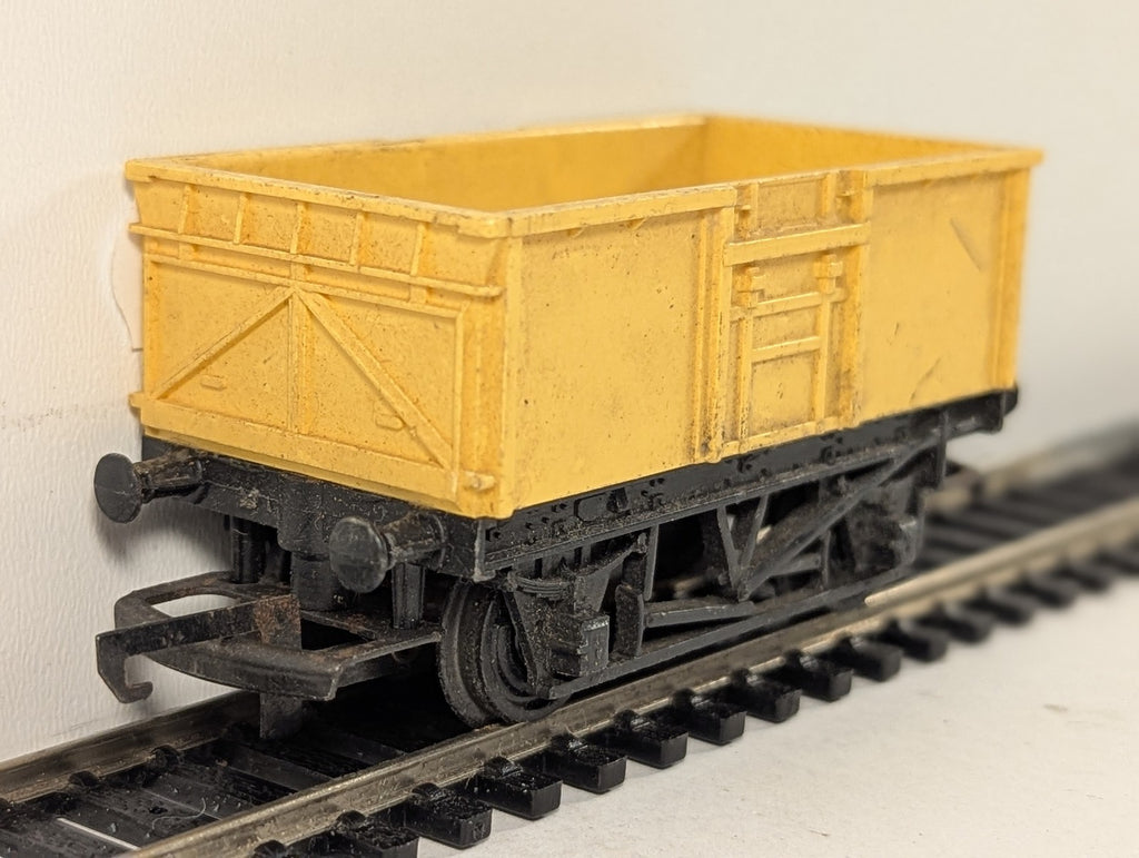 Tri-ang OO Gauge 7-Plank Open Wagon Goods Wagon Yellow
