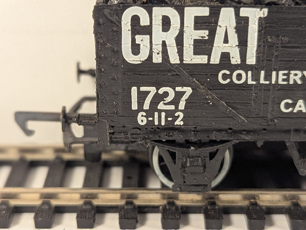 Hornby OO Gauge 7 Plank Open Wagon Great Western Colliery Goods Wagon 1727 R6056