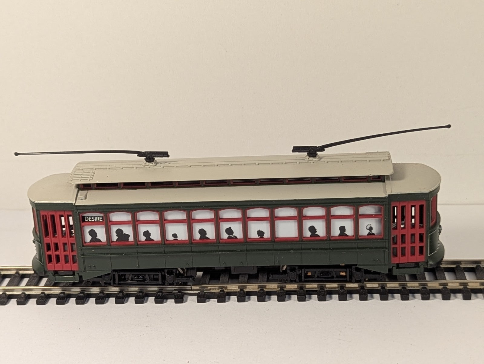 Bachmann K120105 OO Gauge New Orleans “Desire” Brill Trolley with Lights
